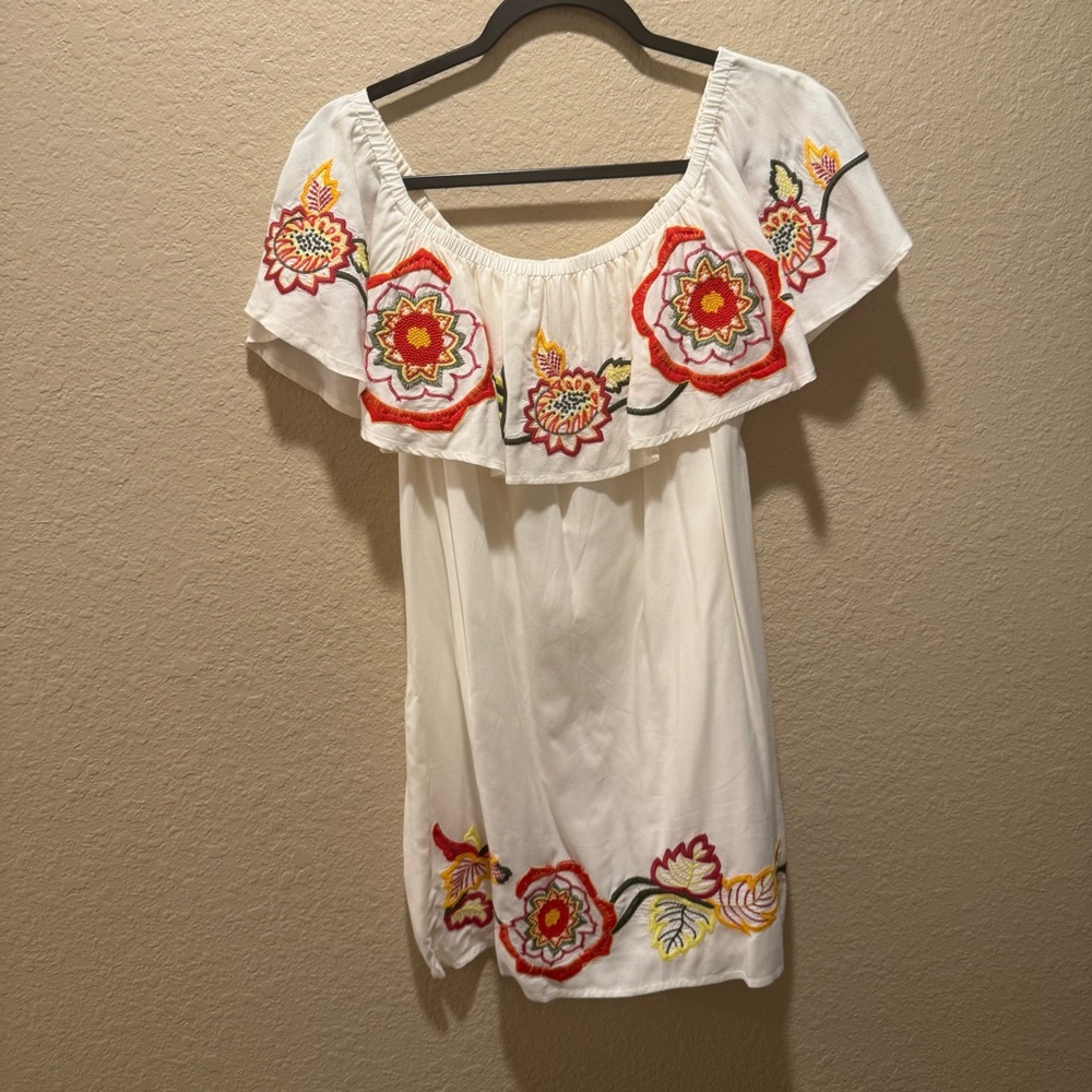 Floral Embroidered Off-Shoulder Dress White size L